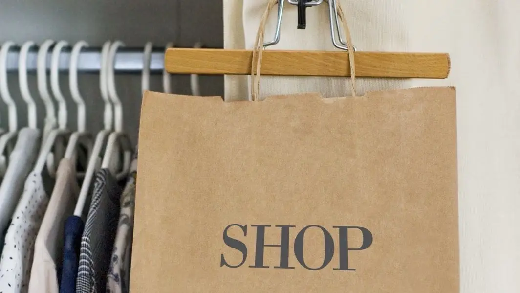From Charles de Gaulle Airport to La vallée Village shopping Outlet Limousine Transfer